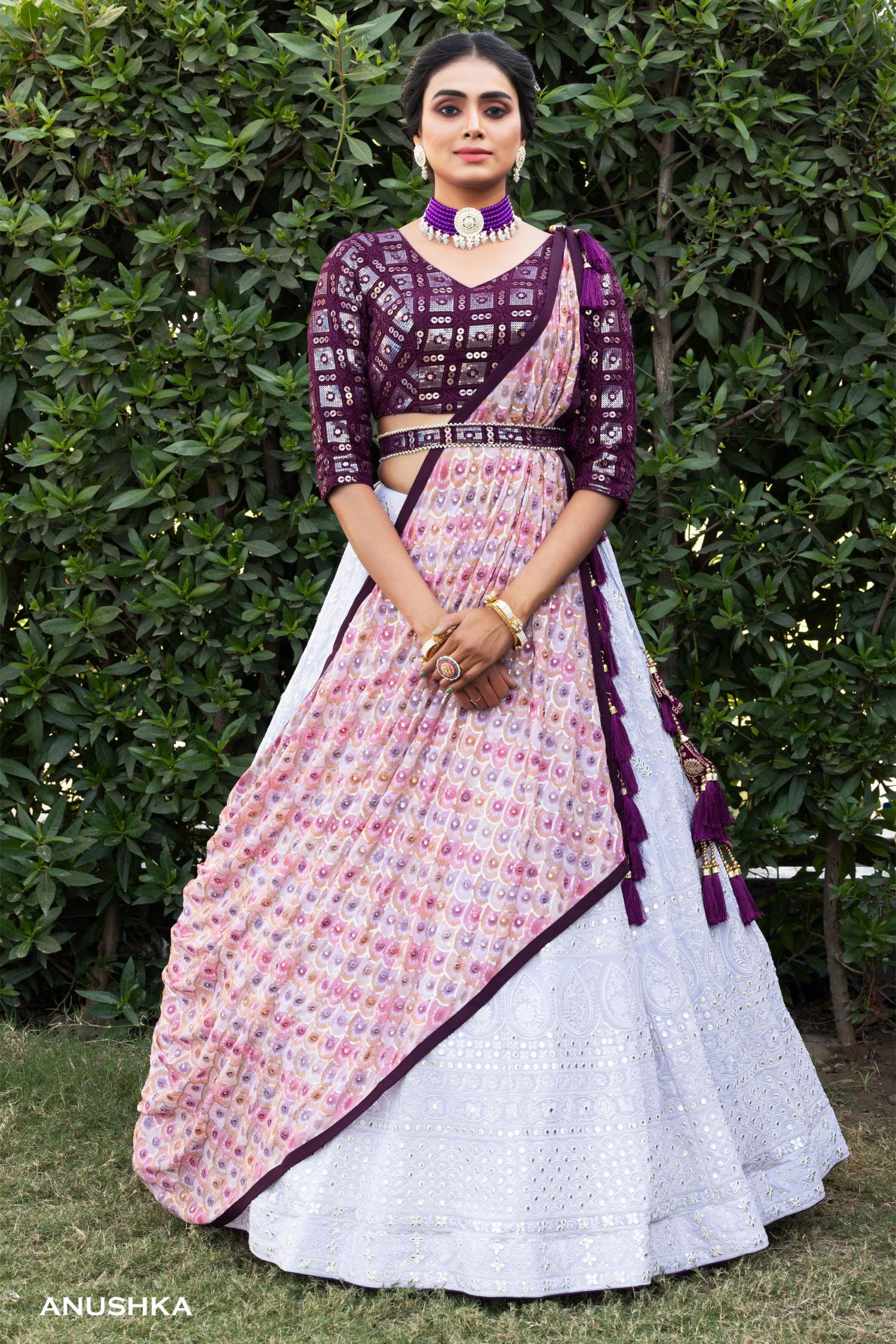 Anushka Sharma To Kareena Kapoor, Celeb-Approved Lehengas & Sarees That Are  Perfect For Wedding Season | HerZindagi